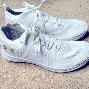 Gold and white under armor running shoes!!! GREAT condition!